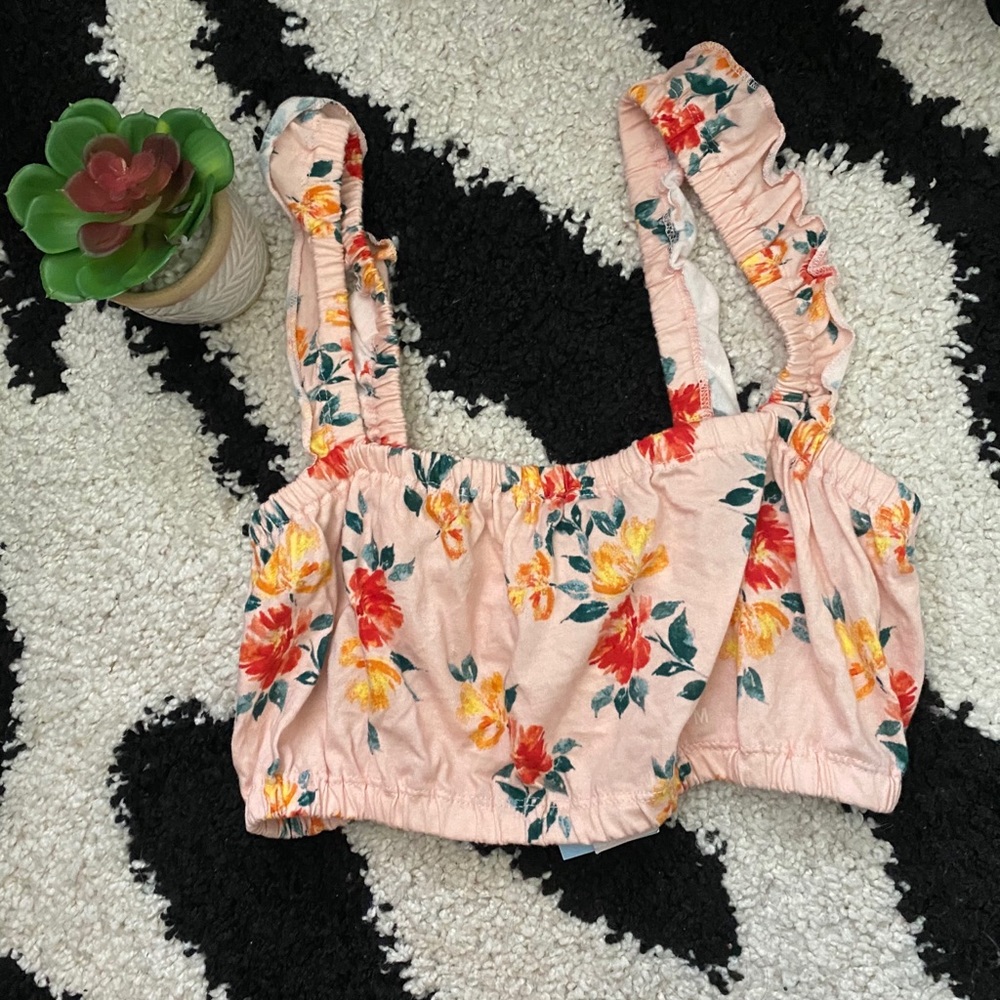 BOGO 🌹NWT Me to We Floral Ruffle Crop Top Medium